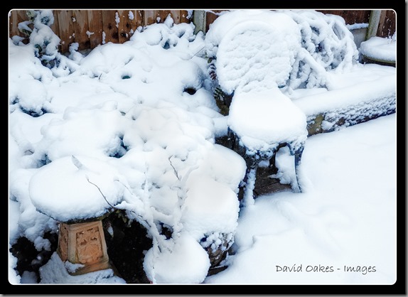Snow-garden-seat