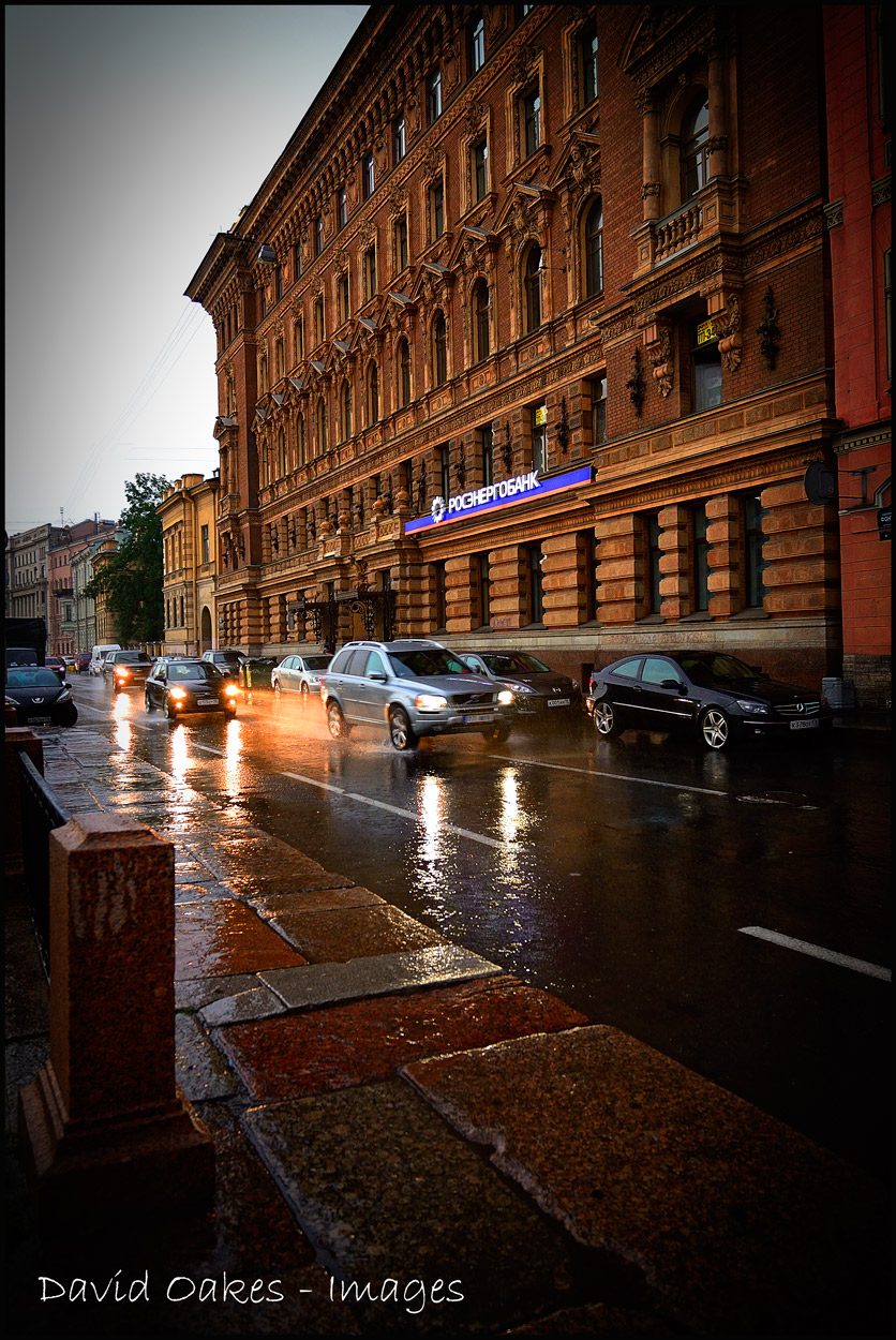 Night-starts-to-fall-on-St.-Petersburg