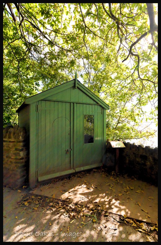 Laugharne,--Dylan-Thomas's-Writing-Shed-above-the-Taf