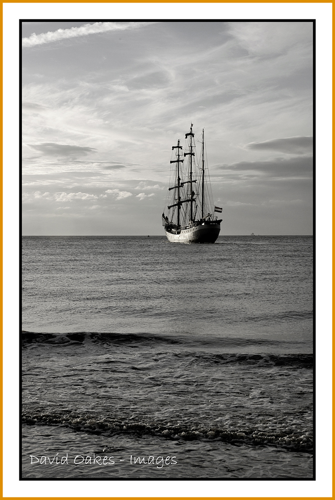 B&W-Sail-Away