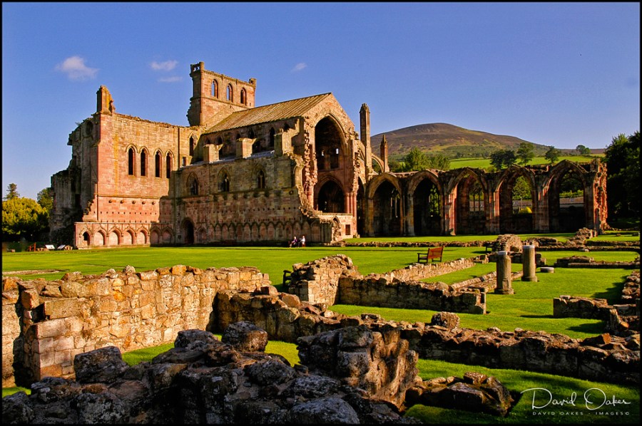 Melrose-Abbey-&-Eildon-Hills-a.jpg