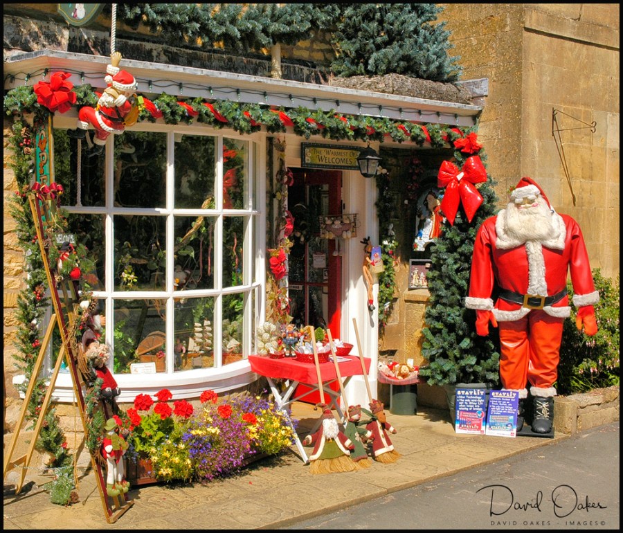 BROADWAY-(Its-always-Christmas-at-this-High-Street-shop)-01