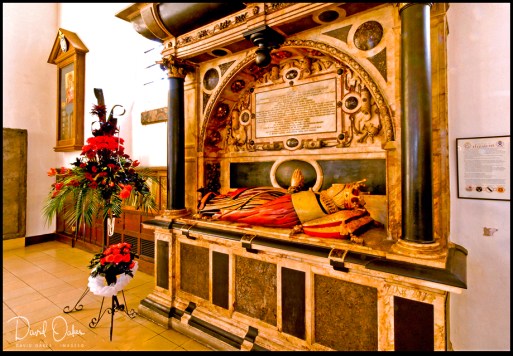 Bess-of-Hardwick-013