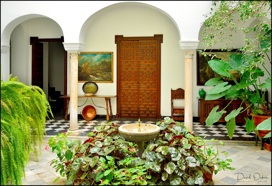 A-Cool-Courtyard,-Seville