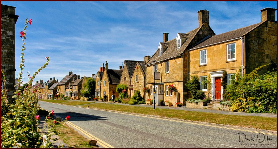 BROADWAY,-The-High-Street--up