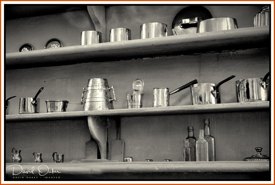 Empty-Pots BW