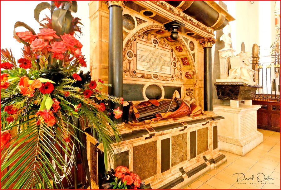 Bess-of-Hardwick-021qq